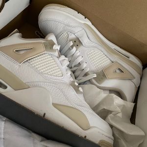 AJ 4 Retro